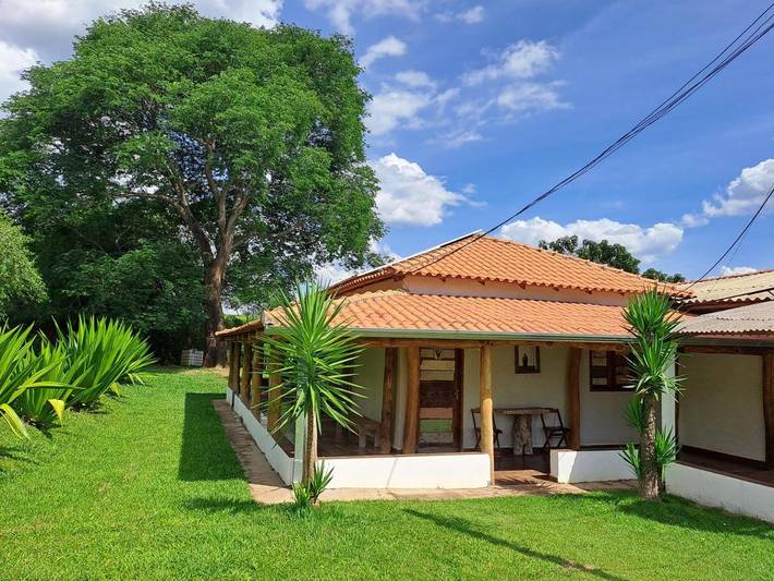 Pousadas para 2 pessoas, com jardim e balcão em São João Batista do Glória