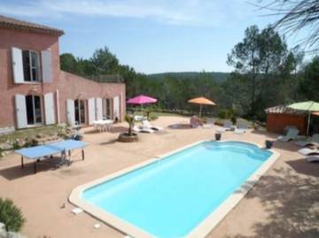 Location de vacances pour 8 personnes, avec terrasse et piscine à Les Arcs (Var)