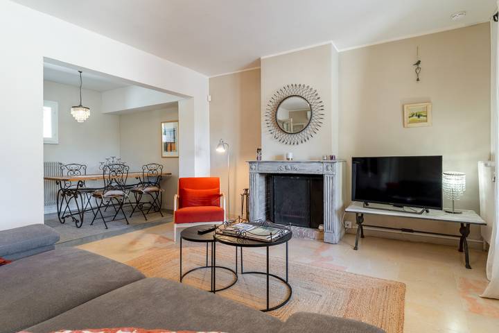 Casa vacanze 'Monet - Mas De Rey' con piscina condivisa, terrazza privata e Wi-Fi in Arpaillargues-et-Aureillac, Nimes e dintorni