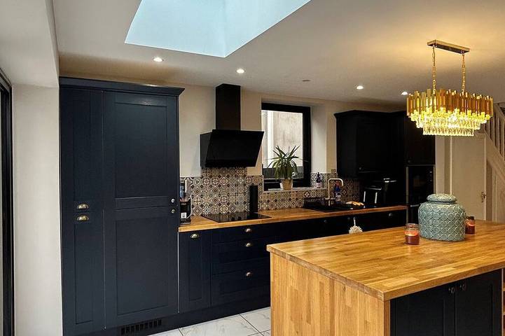 Holiday rental for 4 people, with hot tub and balcony as well as garden in Cardiff