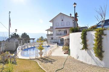 Gîte pour 3 personnes, avec balcon ainsi que piscine et vue à Seia