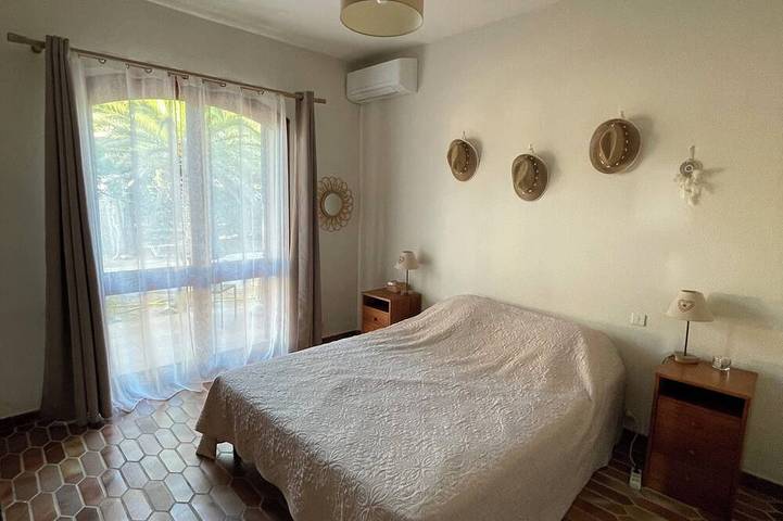 Location de vacances pour 12 personnes, avec balcon et jardin dans Plage du Péro - 2