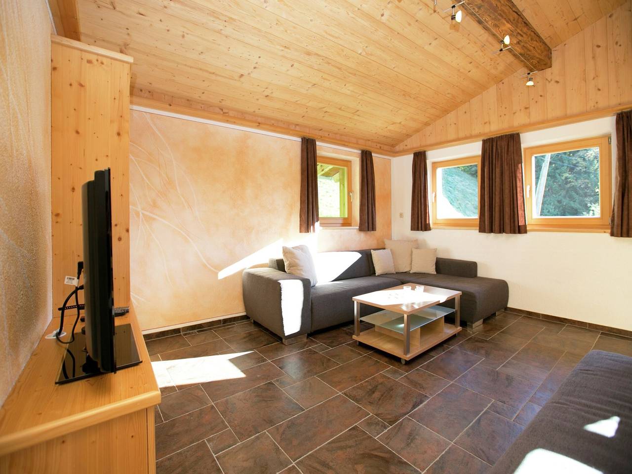 Gorgeous Chalet with Jacuzzi in Tyrol in Hopfgarten im Brixental, Montes del Kaiser