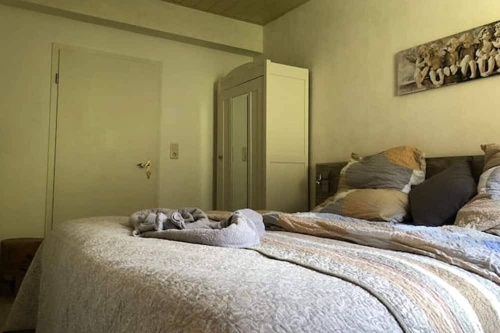 4 Doppelzimmer, separates Apartment, großer Wohn- und Essbereich. 8-12 Personen in Gräfenthal, Frankenwald