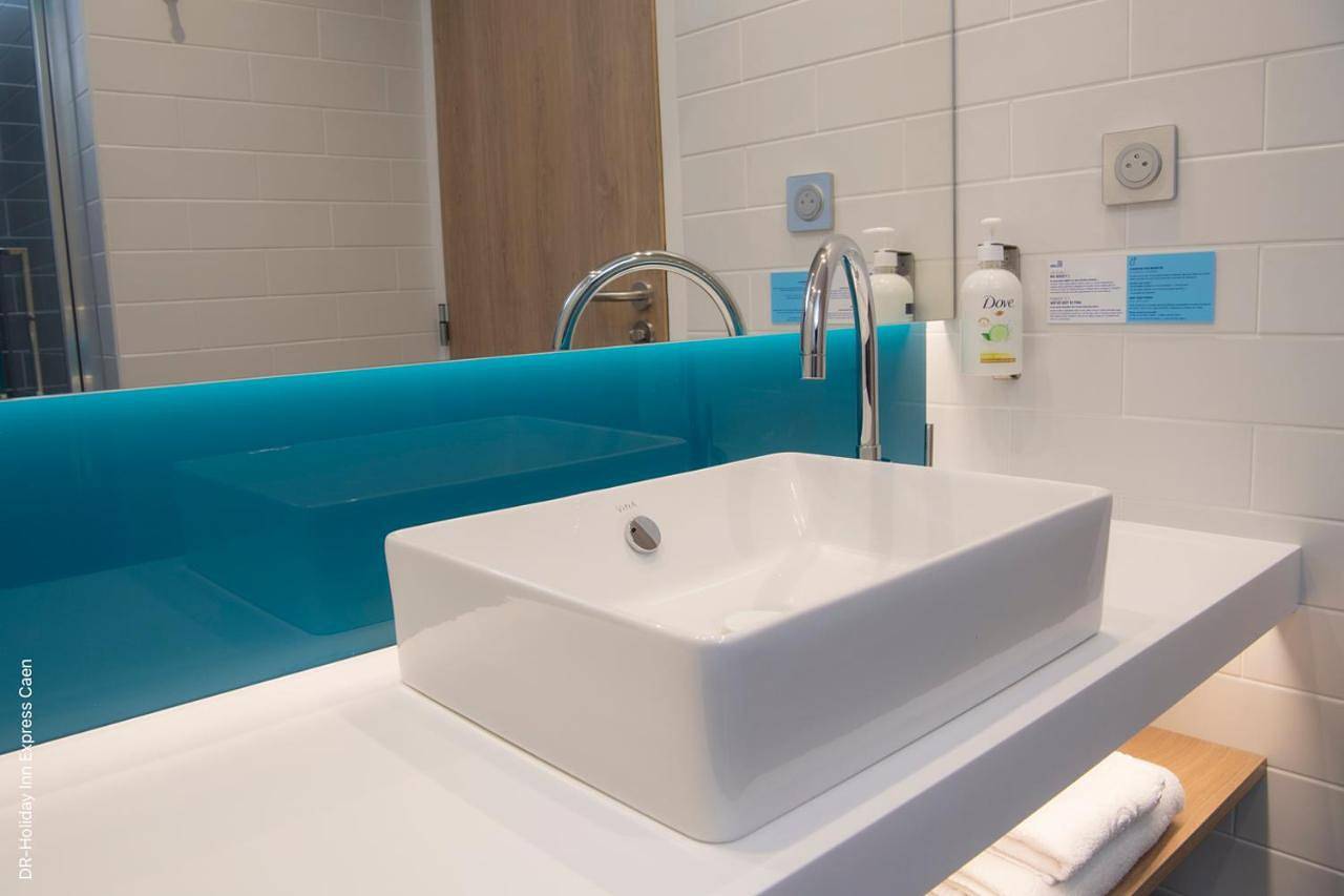 Standard Queen Room - Accessible in Épron, Région de Caen