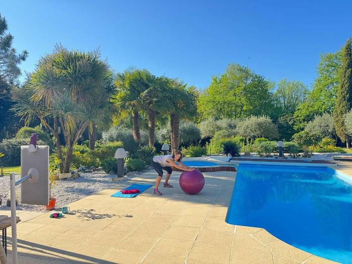 Chambre d’hôte pour 2 personnes, avec Jacuzzi et Terrasse ainsi que Jardin et Piscine
