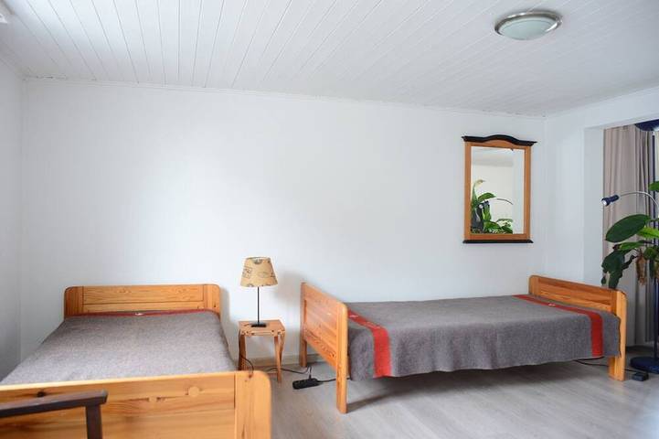 Ganze Wohnung, Großes Appartement, 2 min vom Bodensee entfernt, mit Balkon. Haustierfreundlich! in Ermatingen, Untersee