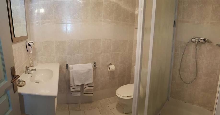 Hôtel pour 4 personnes, avec jardin, animaux acceptés à La Bastide - 3