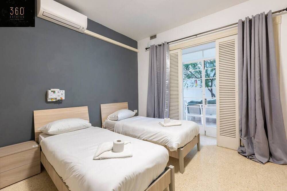 Spacious Num1 house in Swieqi - Sleeps 18 w/Wifi in Swieqi, Ilha de Malta