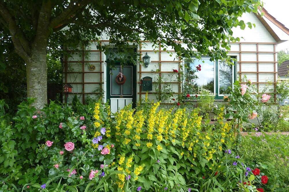 Ganze Wohnung, Apartment 'Wunschgarten' mit privater Terrasse, Gemeinschaftsgarten und Wlan in Wesselburen, Nordseeküste