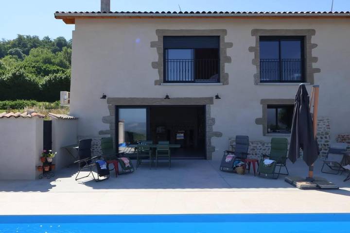 Location de vacances pour 2 personnes, avec Terrasse et Jardin ainsi que Piscine et Vue à Beausemblant - 3