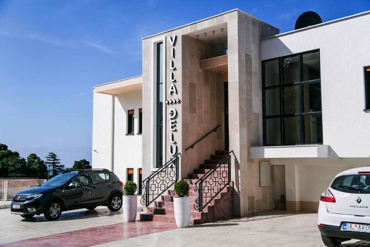 Chambre d’hôte pour 5 personnes, avec terrasse ainsi que piscine et vue
