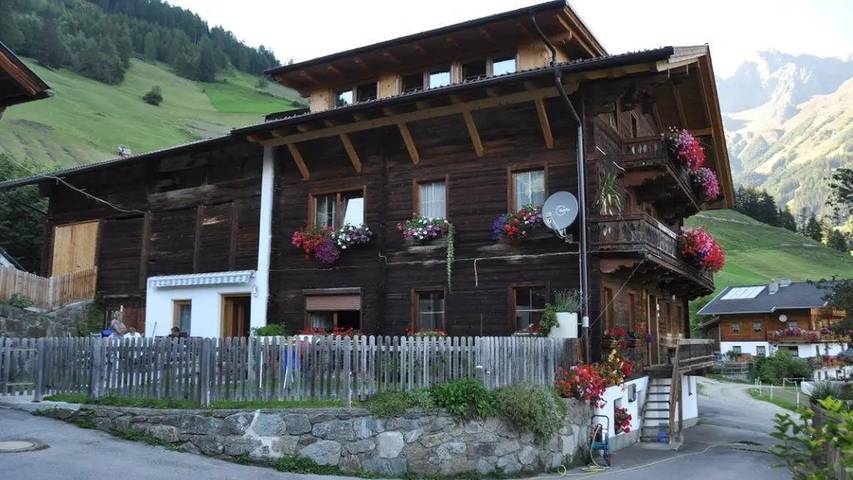 Ferienwohnung für 7 Personen, mit Balkon in Virgen