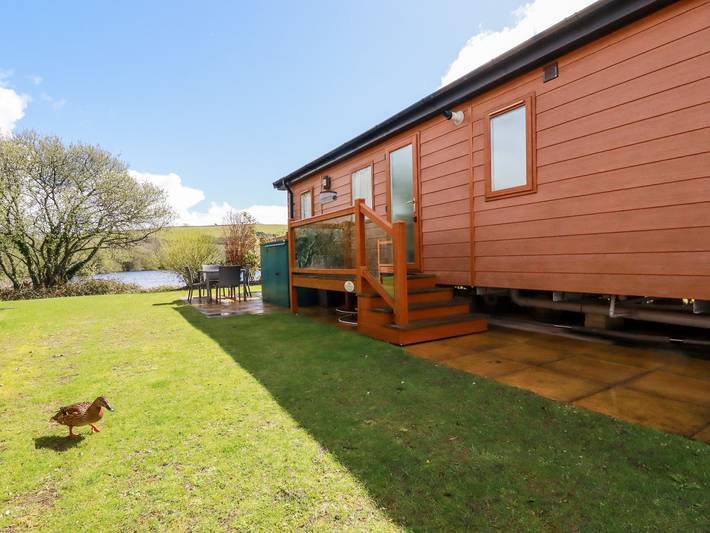 Caravan for 4 people, with Garden and Pool in Cornwall