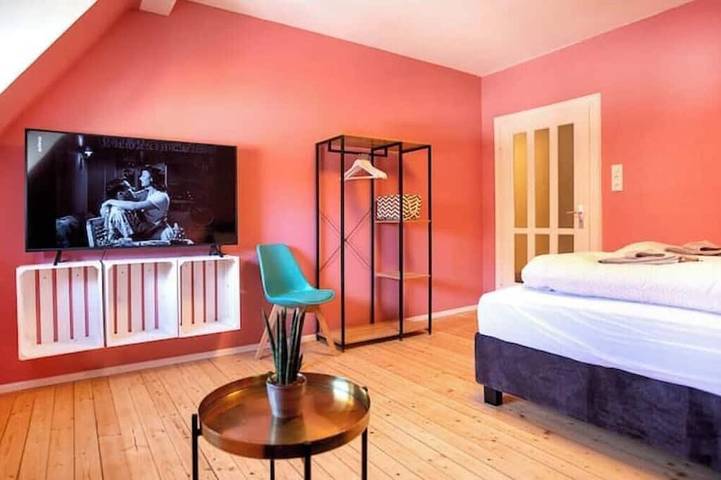 Ganze Wohnung, Zentrale Design-Wohnung mit privatem Parkplatz in Würzburg, Fränkisches Weinland