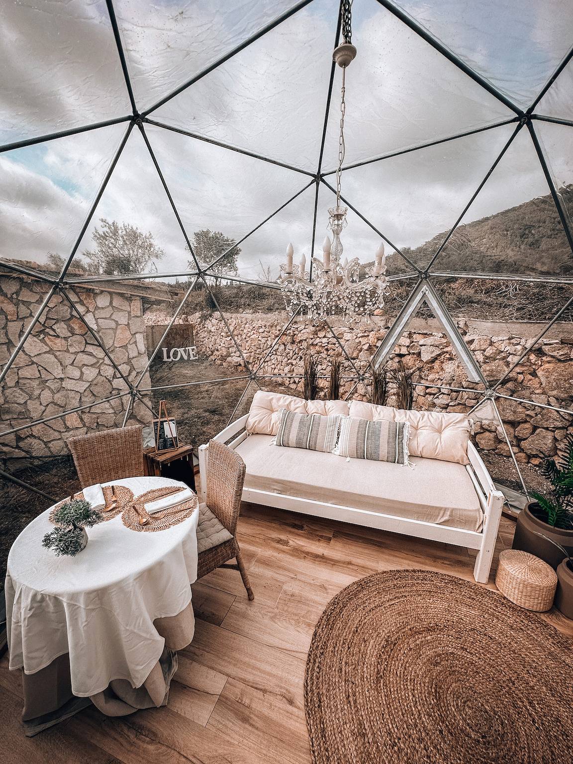 Entire apartment, Apartment 'Suite Romántica' with Mountain View, Wi-Fi and Air Conditioning in Canyelles (Barcelona), Garraf