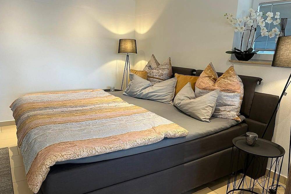 Ganze Wohnung, Beautiful apartment 2.5 rooms near the city with own courtyard garden in Balingen, Neckar-Alb