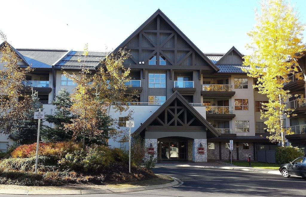 Ganze Wohnung, Erstklassige Ski-in-Ski-Out-Lage! Pool, Whirlpools, Grill, 4 Personen in Whistler, Whistler Blackcomb