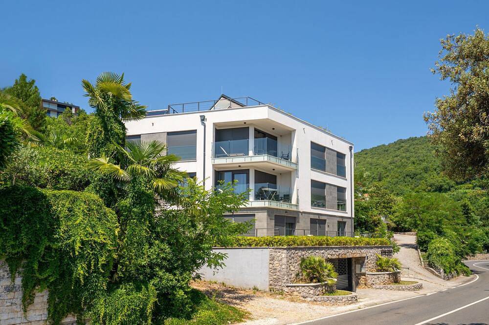 Entire apartment, Villa Ziza in Opatija Riviera