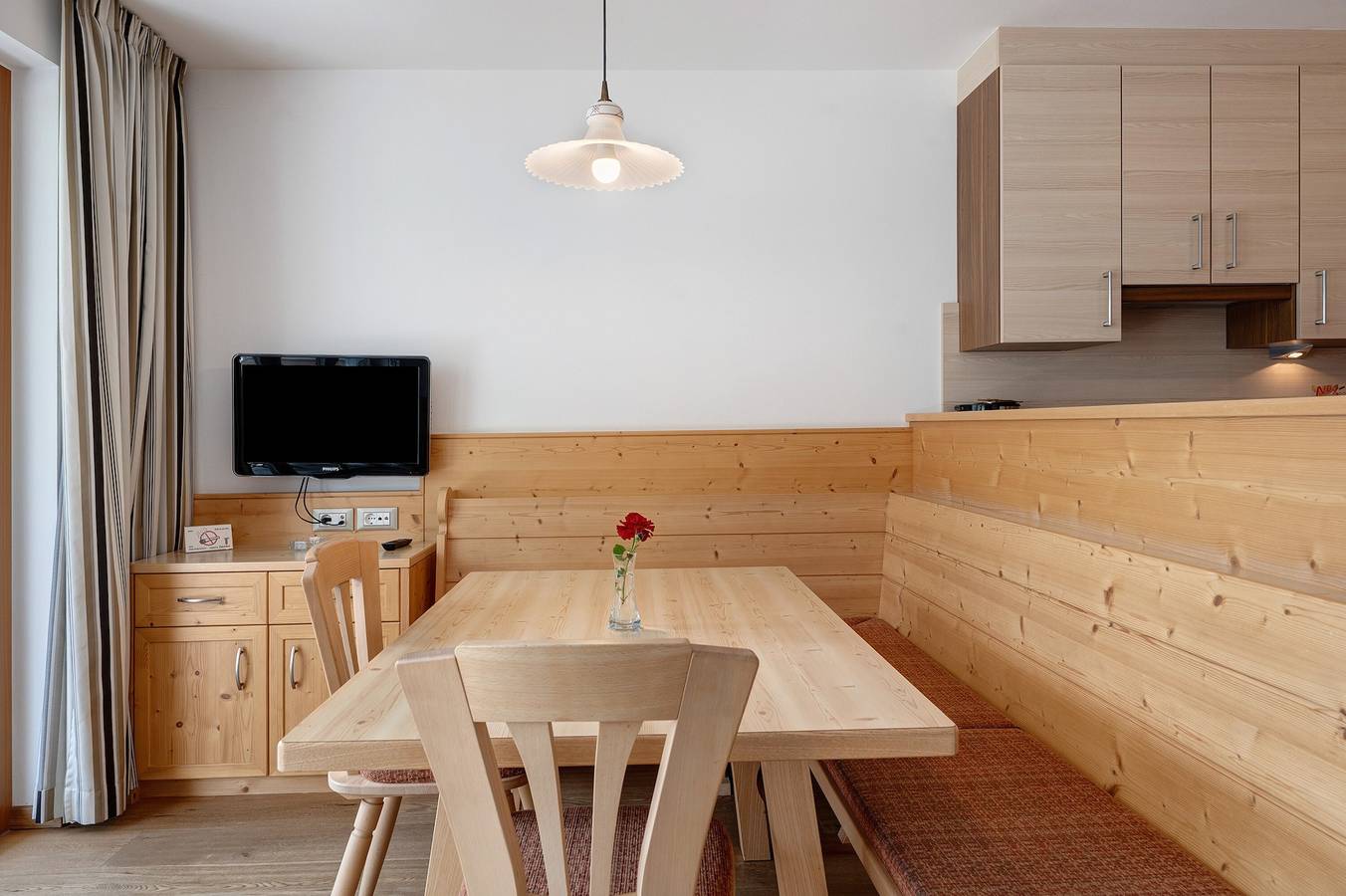 Appartement entier, Appartement 'Residenz Nussbaumer Apt B' avec vue sur la montagne, piscine et Wi-Fi in Seis am Schlern, Castelrotto