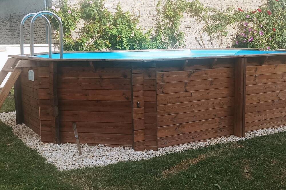 Maison à la campagne,avec piscine,plancha,jeux extérieur,billard, prêt de la mer in Genouillé, Région de Rochefort