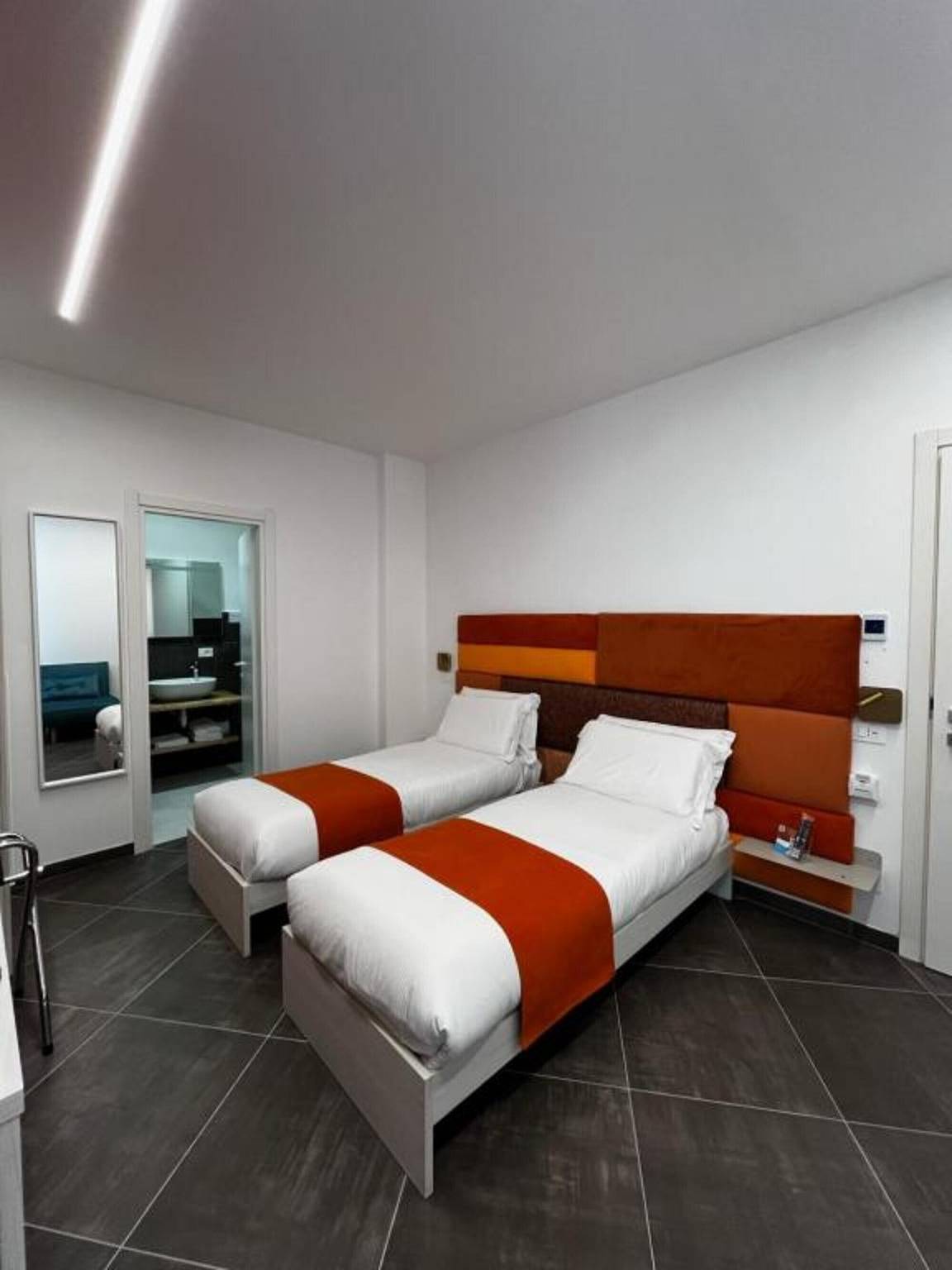 'Joyfül Accomodation Camera 6' with Wi-Fi and Air Conditioning in Finale Ligure, Finale Ligure Municipality