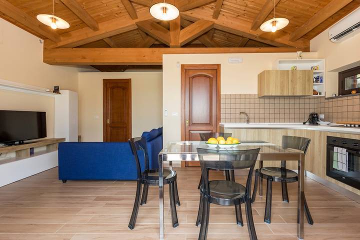 Maison de Vacances Casetta delle Rose avec A/C et Wi-Fi in Viagrande, Etna