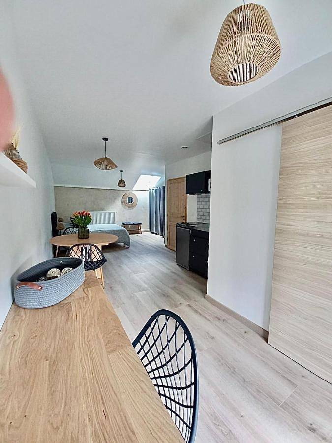 Location de vacances pour 2 personnes, avec jardin ainsi que vue et piscine à Ahun - 4