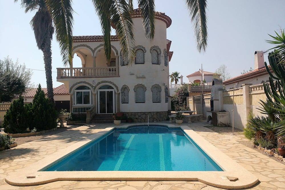 Villa independiente para 10 personas, piscina privada ubicada en Miami Playa in Miami Platja, Montroig