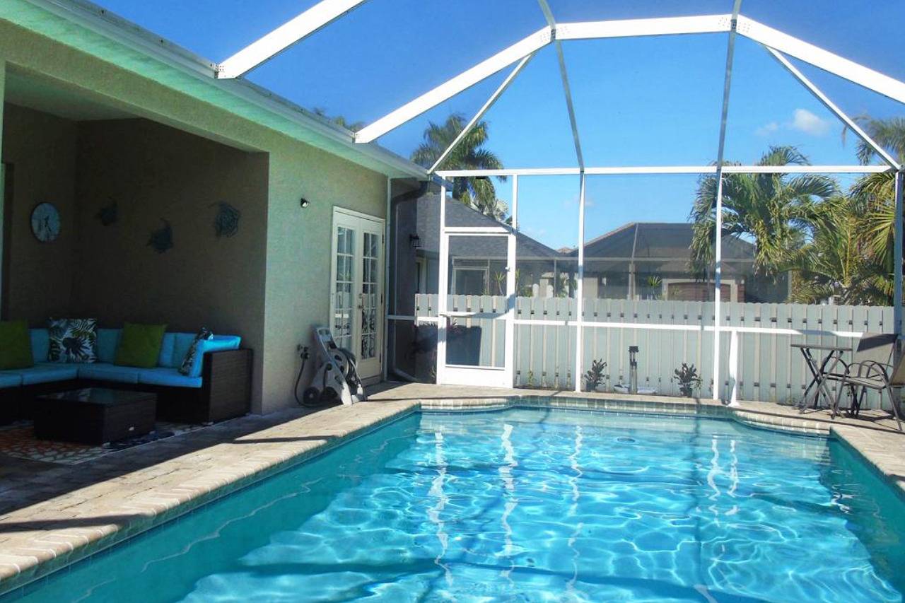 Family Friendly - Private Pool - Sleeps 10 in Cape Coral, Southwest Florida