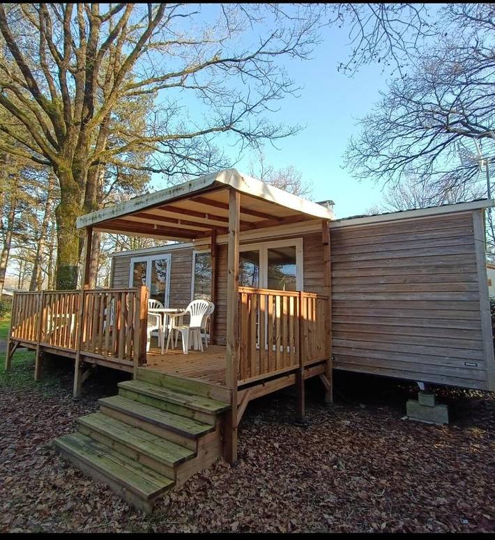 Camping pour 6 personnes, avec Terrasse et Jardin ainsi que Piscine et Vue sur le lac à La Boissière-de-Montaigu