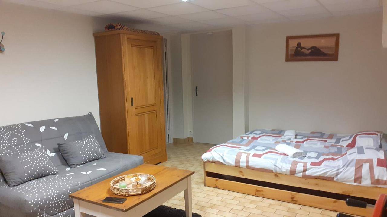 Appartement entier, One-Bedroom Apartment in Saint-Martin-du-Mont, Jura Francais