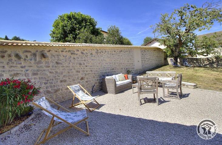 La petite Maison in Émeringes, Villefranche-sur-Saône region