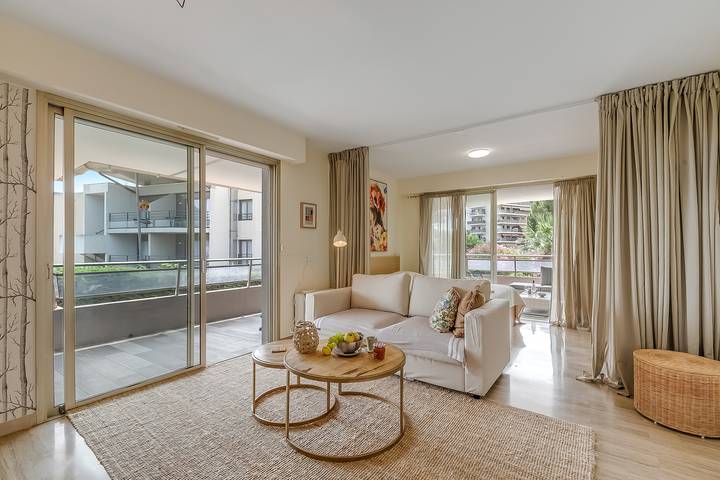 Appartement entier, Studio Near Beach, Sea View & Garage in Antibes, Côte méditerranéenne (France)