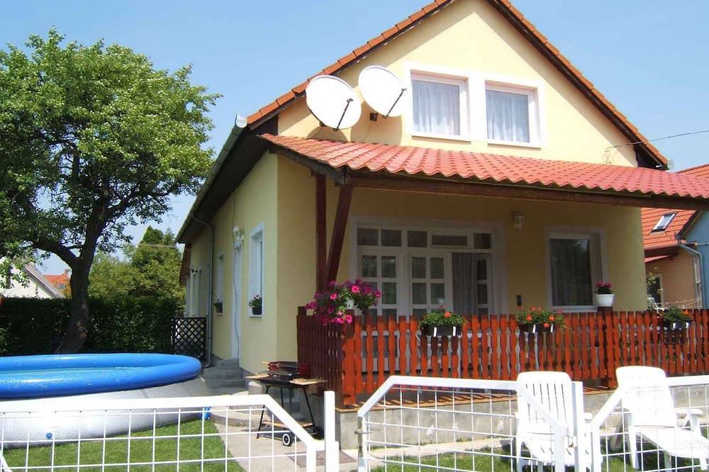 Ferienhaus mit Pool, Internet und Klimaanlage in Balatonkeresztur, Plattensee Südufer