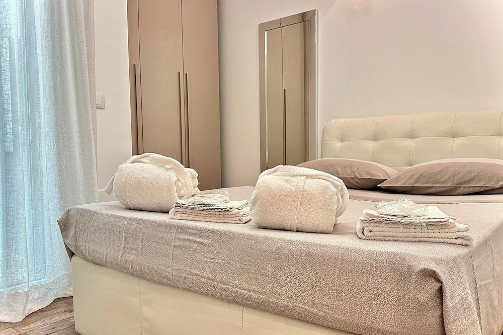 Entire apartment, Elegant renovated apartment in the center of town, a few steps from the beach in Misano Adriatico, Rimini Province