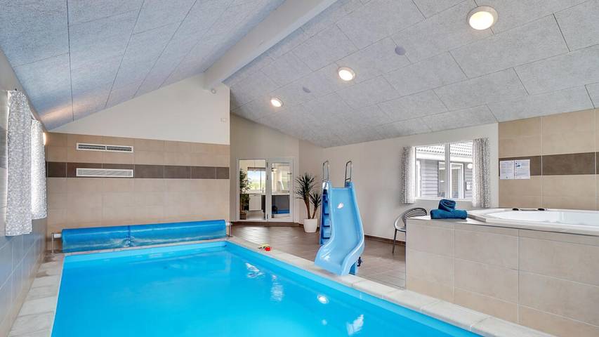 Ferienhaus für 30 Personen, mit Terrasse und Sauna sowie Garten, mit Haustier in Hostrup Strand