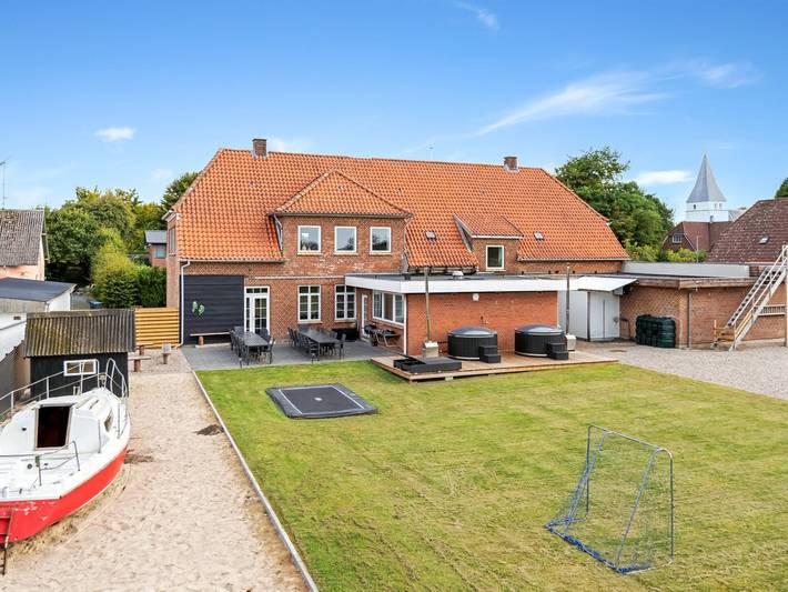 Ferienhaus für 26 Personen, mit Terrasse