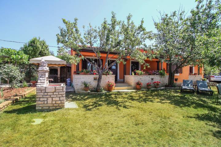 Location de vacances pour 4 personnes, avec jardin à Svetvinčenat