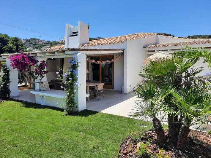 Villa 'Kika' con Terraza Privada, Wi-Fi y Aire Acondicionado in Costa Rei, Muravera