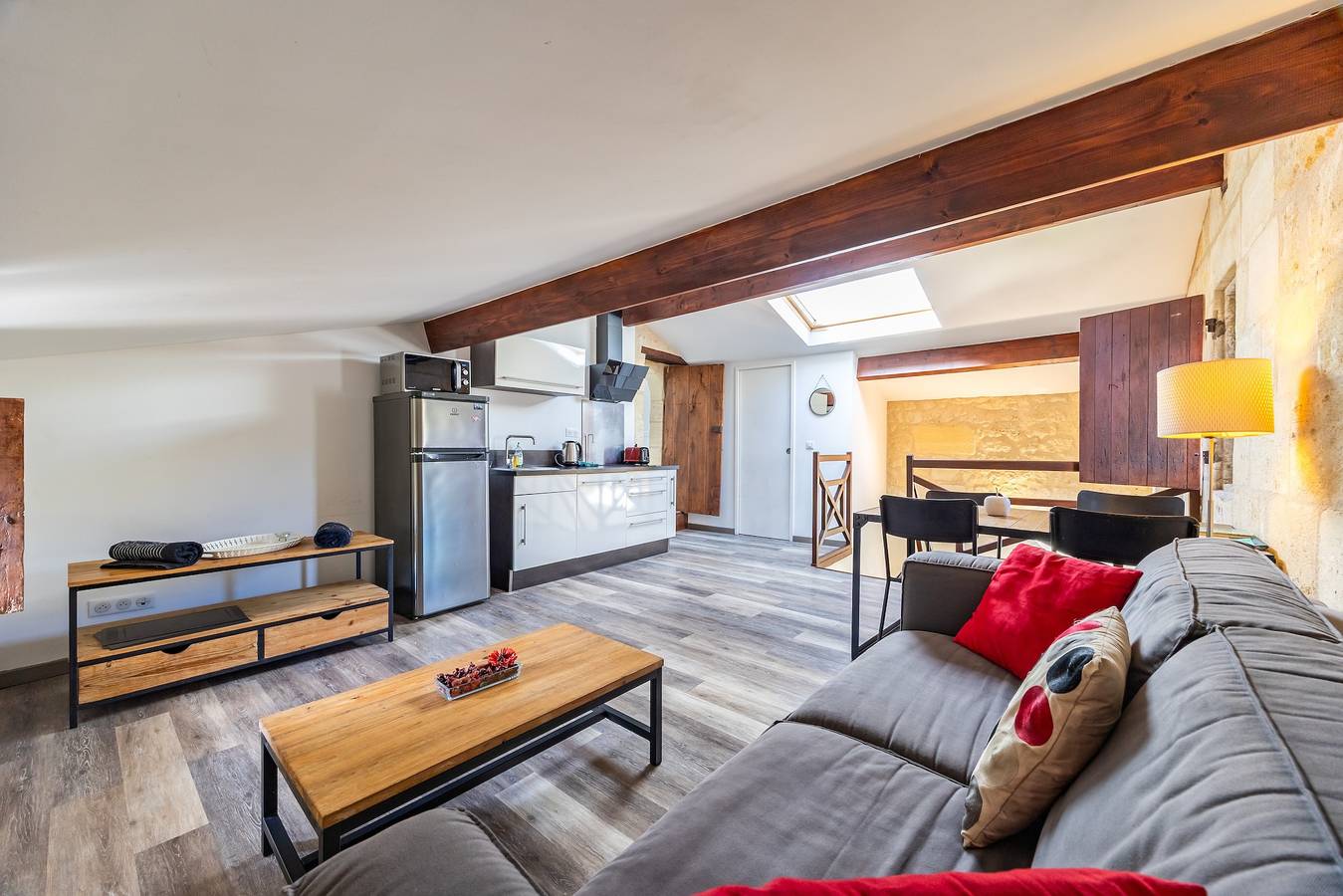 Le Loft – Château Le Noble: Modernes Refugium im Herzen des Weinbergs in Saint-Germain-du-Puch, Libourne und Umgebung