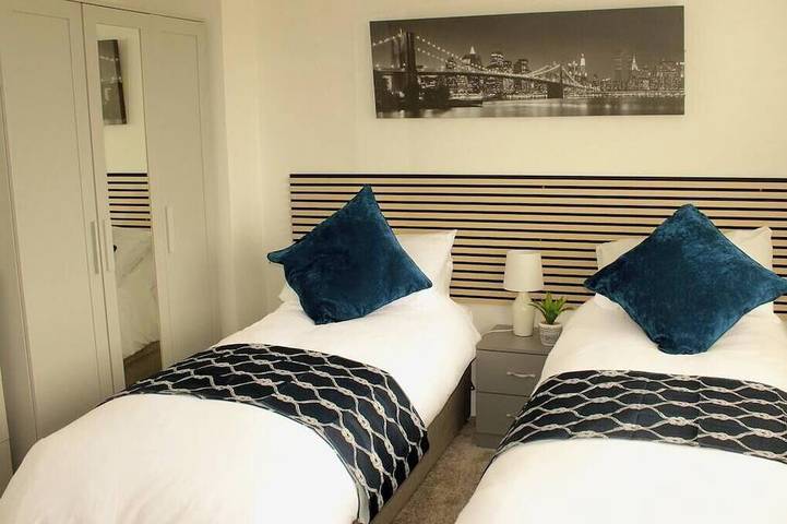 Beckleigh House King or twin beds free parking x3 in Kettering, Northamptonshire