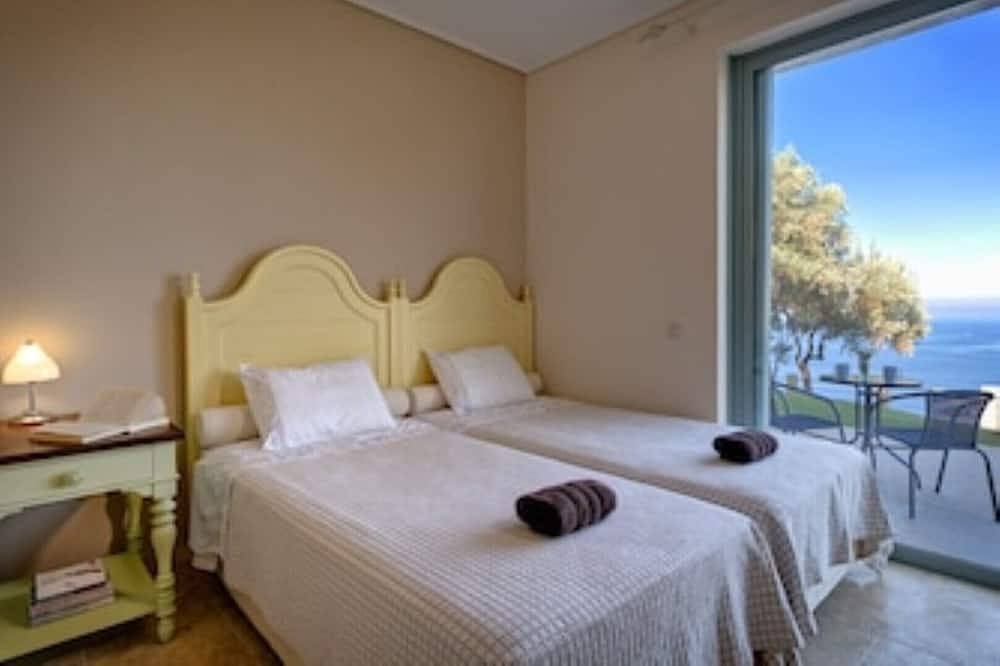 Villas With Private Pool And Amazing Sea View close to Skiathos Town - Olivia 2 in Kalyvia, Sporadi
