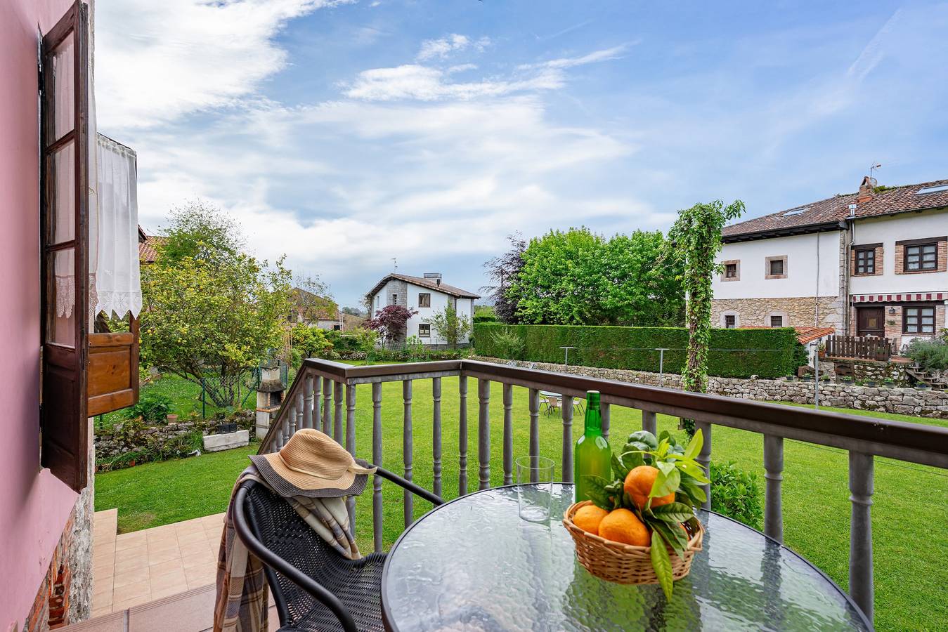 Country House 'Casa Marcos' with Mountain View, Private Terrace and Wi-Fi in Andrín, Llanes