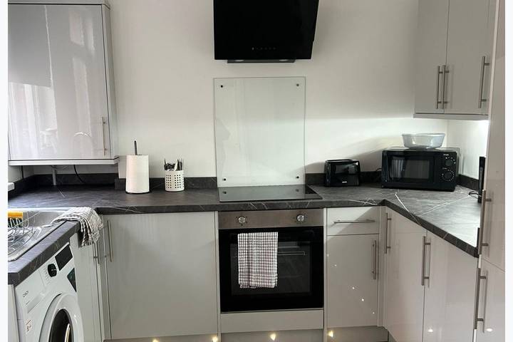 House Sleeps 8 with Garden in Nottingham, East Midlands