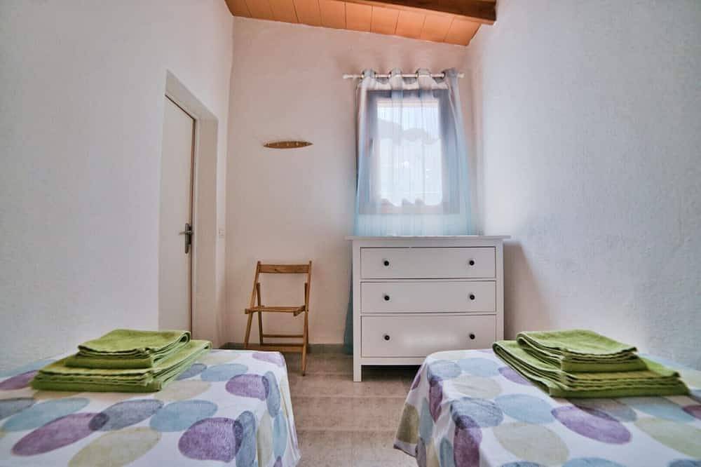 Casa Abeja - mountain and sea views / saltwater pool 5 min to the sea / mountains in Betlem, Artà