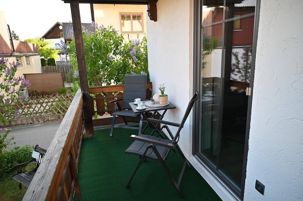 Ganze Wohnung, Neu renovierte Ferienwohnung mit Balkon im Hochparterre in Miltach, Ostbayern