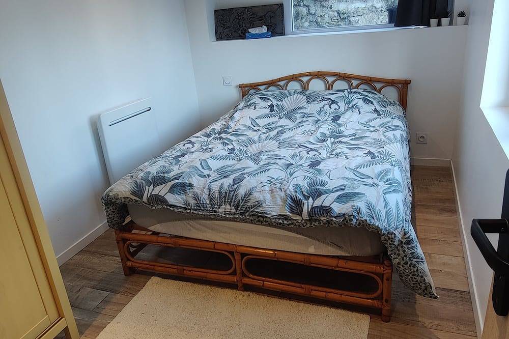Entire apartment, Quiet mountain apartment in Menthon-Saint-Bernard, Annecy region
