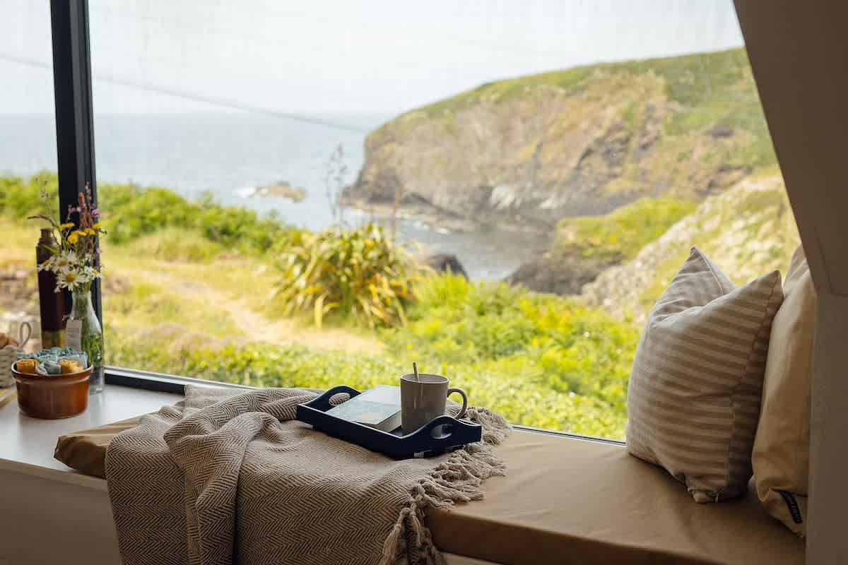 Cliff-top Cottage on Coast Path w/Panoramic Views in Trefin, Pembrokeshire