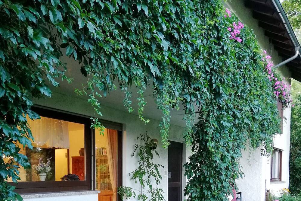 Ganze Wohnung, Gemütliche Ferienwohnung mit Panoramablick in Gersfeld, Rhön-Hessen